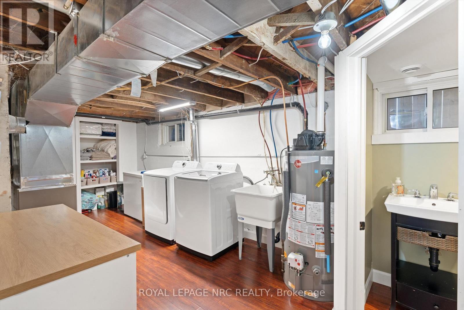 












2 CURRIE STREET

,
St. Catharines (Facer),




Ontario
L2M5M6

