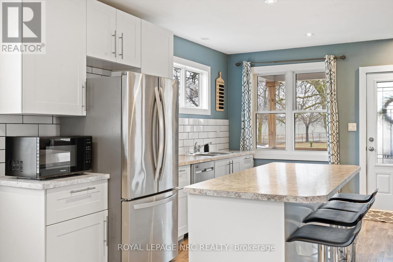 












2 CURRIE STREET

,
St. Catharines (Facer),




Ontario
L2M5M6

