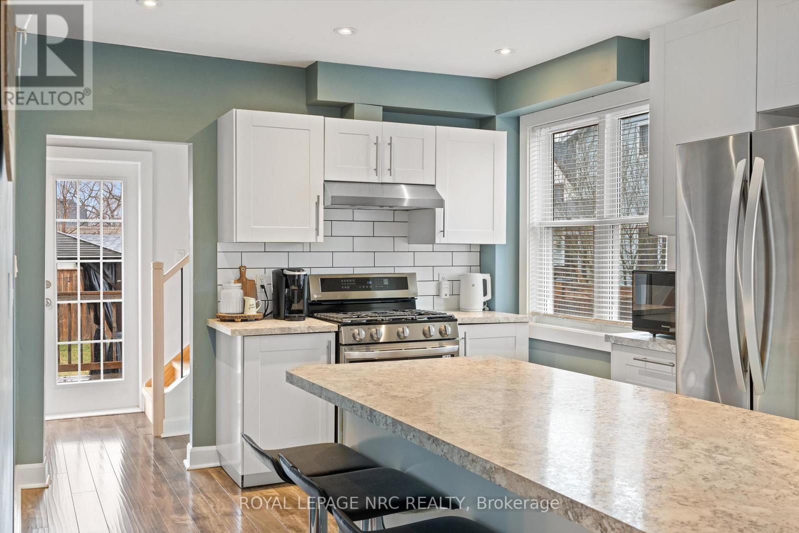 












2 CURRIE STREET

,
St. Catharines (Facer),




Ontario
L2M5M6

