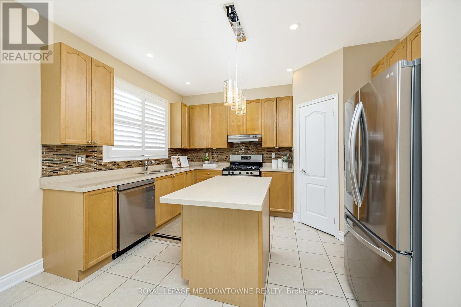 












304 TONELLI LANE

,
Milton,




Ontario
L9T0N8

