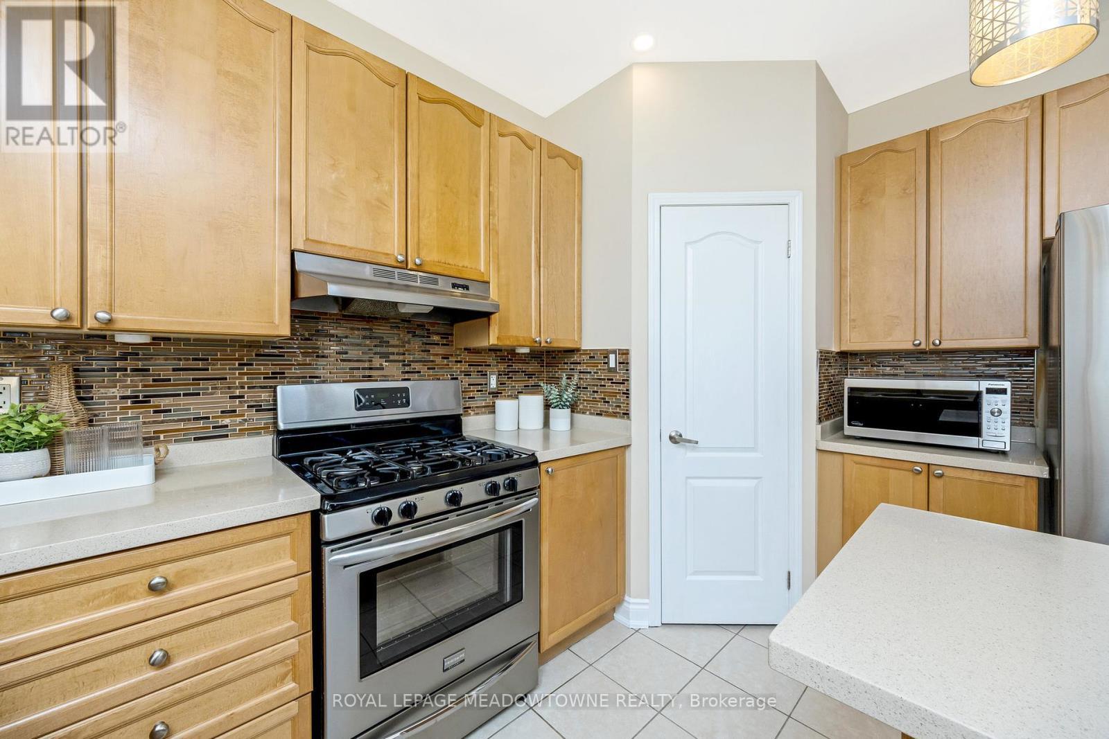 












304 TONELLI LANE

,
Milton,




Ontario
L9T0N8

