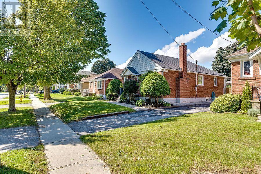 












22 EDGECROFT ROAD

,
Toronto,




Ontario
M8Z2B6

