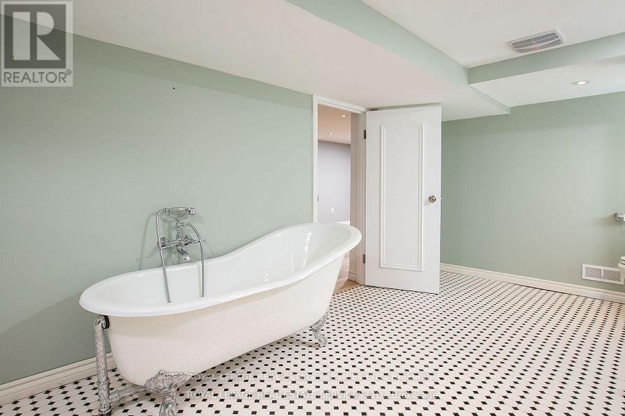 












22 EDGECROFT ROAD

,
Toronto,




Ontario
M8Z2B6

