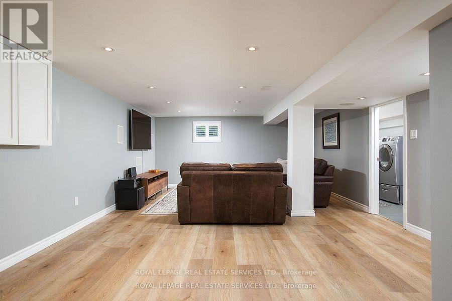 












22 EDGECROFT ROAD

,
Toronto,




Ontario
M8Z2B6

