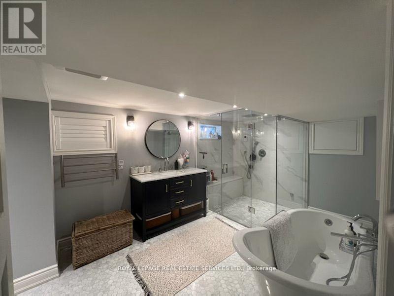 












22 EDGECROFT ROAD

,
Toronto,




Ontario
M8Z2B6

