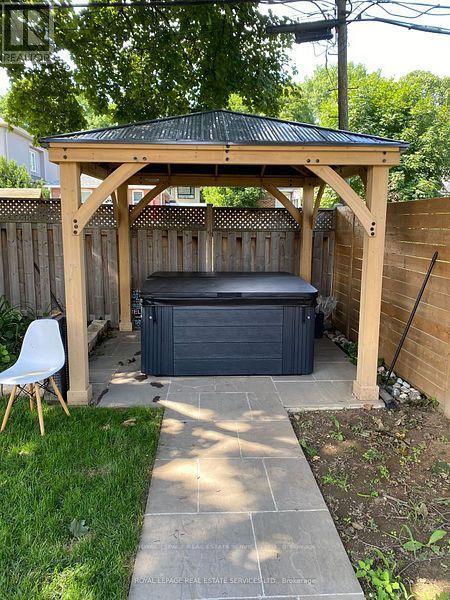 












22 EDGECROFT ROAD

,
Toronto,




Ontario
M8Z2B6

