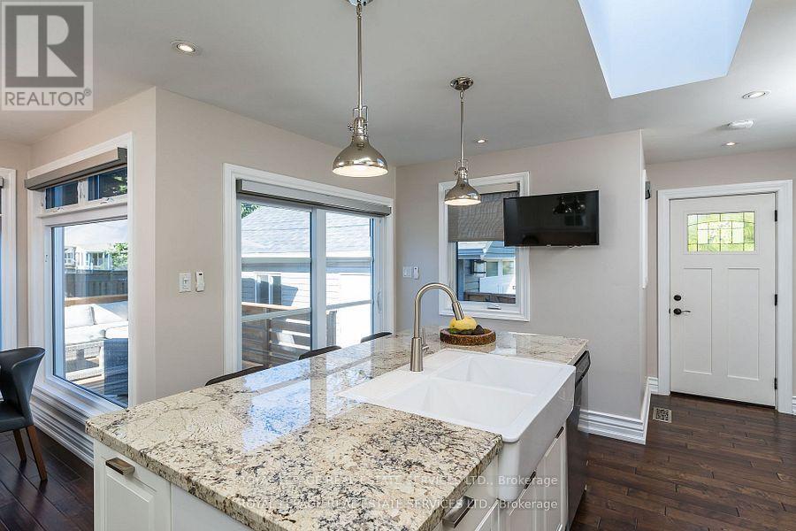 












22 EDGECROFT ROAD

,
Toronto,




Ontario
M8Z2B6

