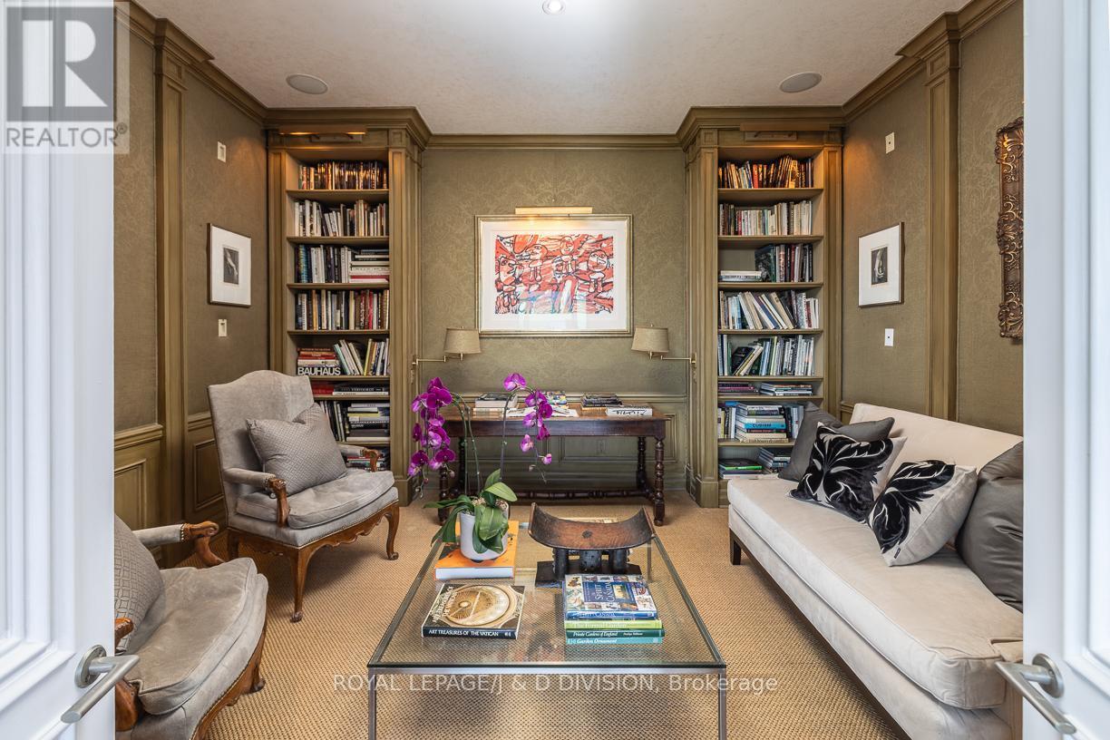 












2004 - 20 AVOCA AVENUE

,
Toronto,




Ontario
M4T2B8


