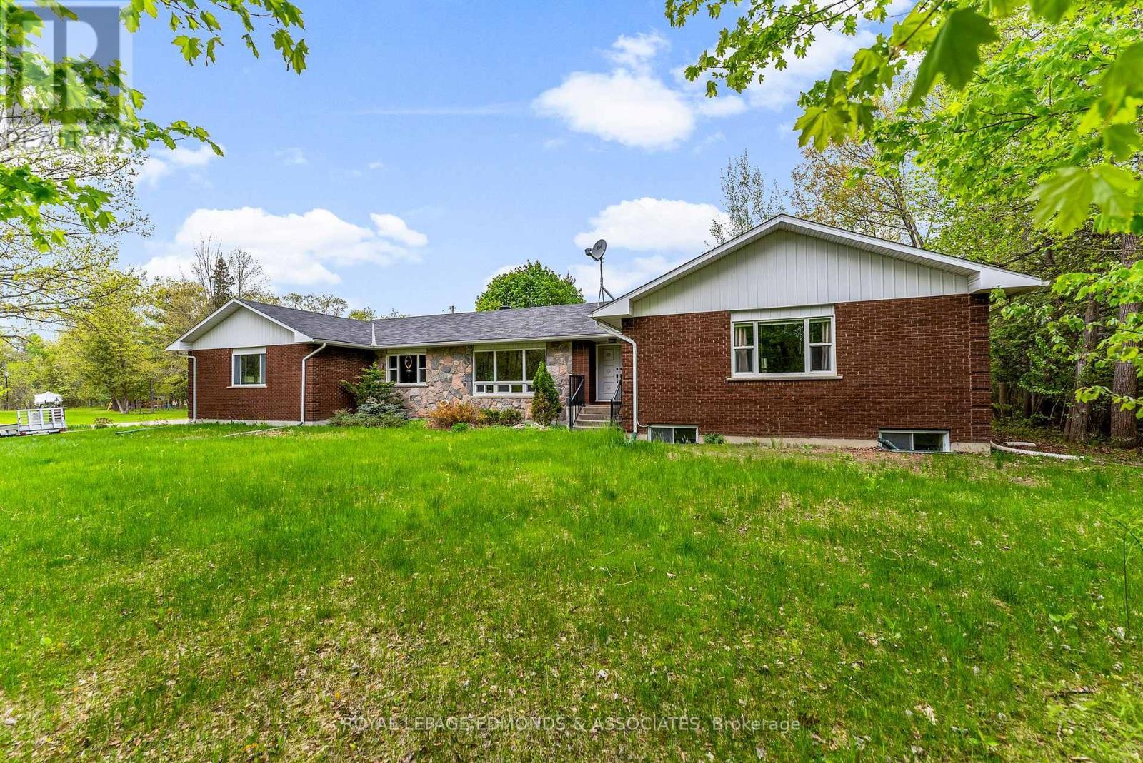 












23 EILEEN STREET

,
Laurentian Valley,




Ontario
K8A6W2

