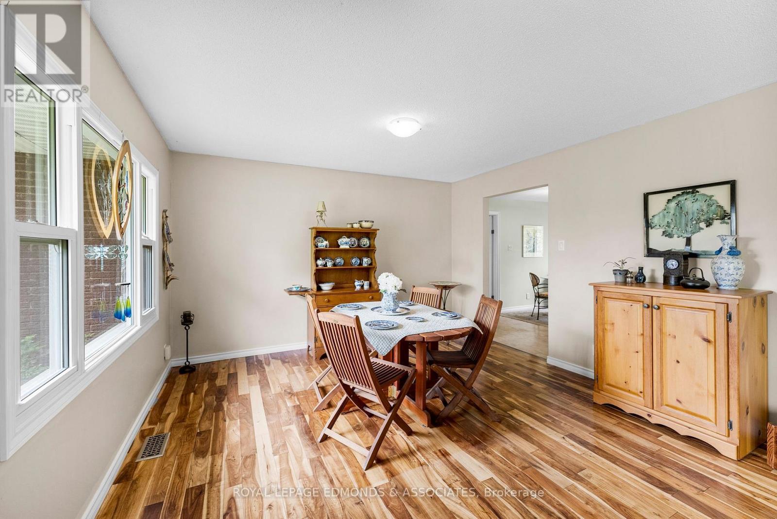 












23 EILEEN STREET

,
Laurentian Valley,




Ontario
K8A6W2

