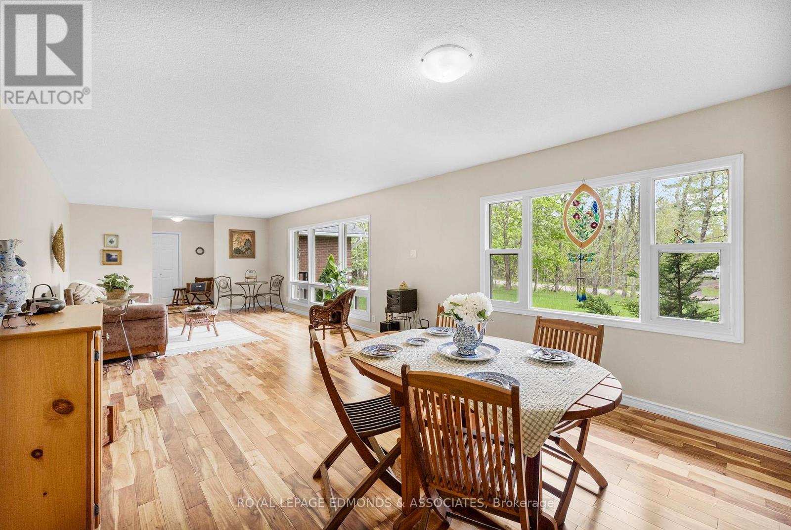












23 EILEEN STREET

,
Laurentian Valley,




Ontario
K8A6W2

