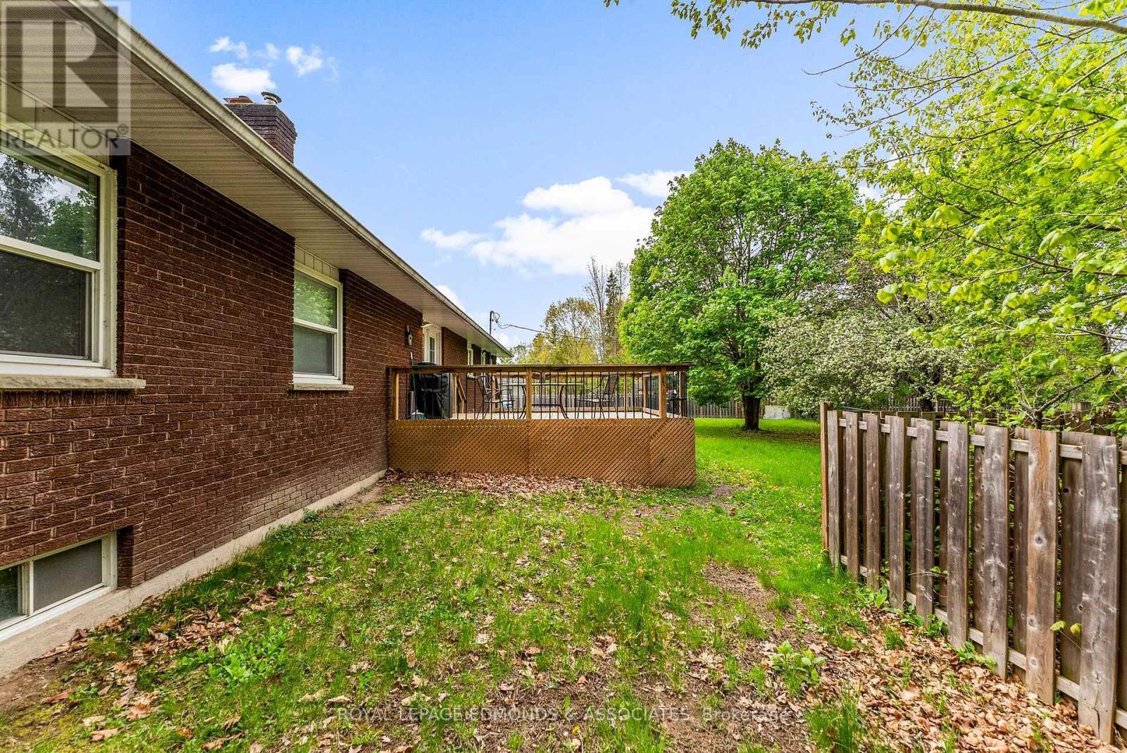 












23 EILEEN STREET

,
Laurentian Valley,




Ontario
K8A6W2

