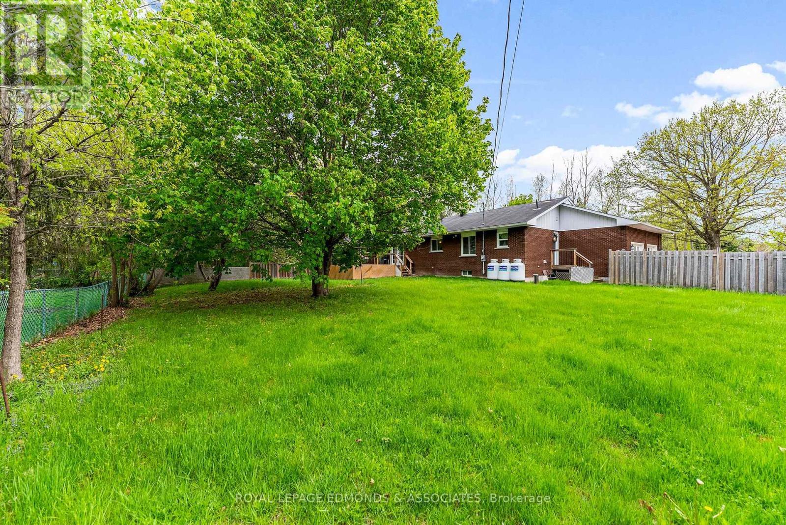 












23 EILEEN STREET

,
Laurentian Valley,




Ontario
K8A6W2

