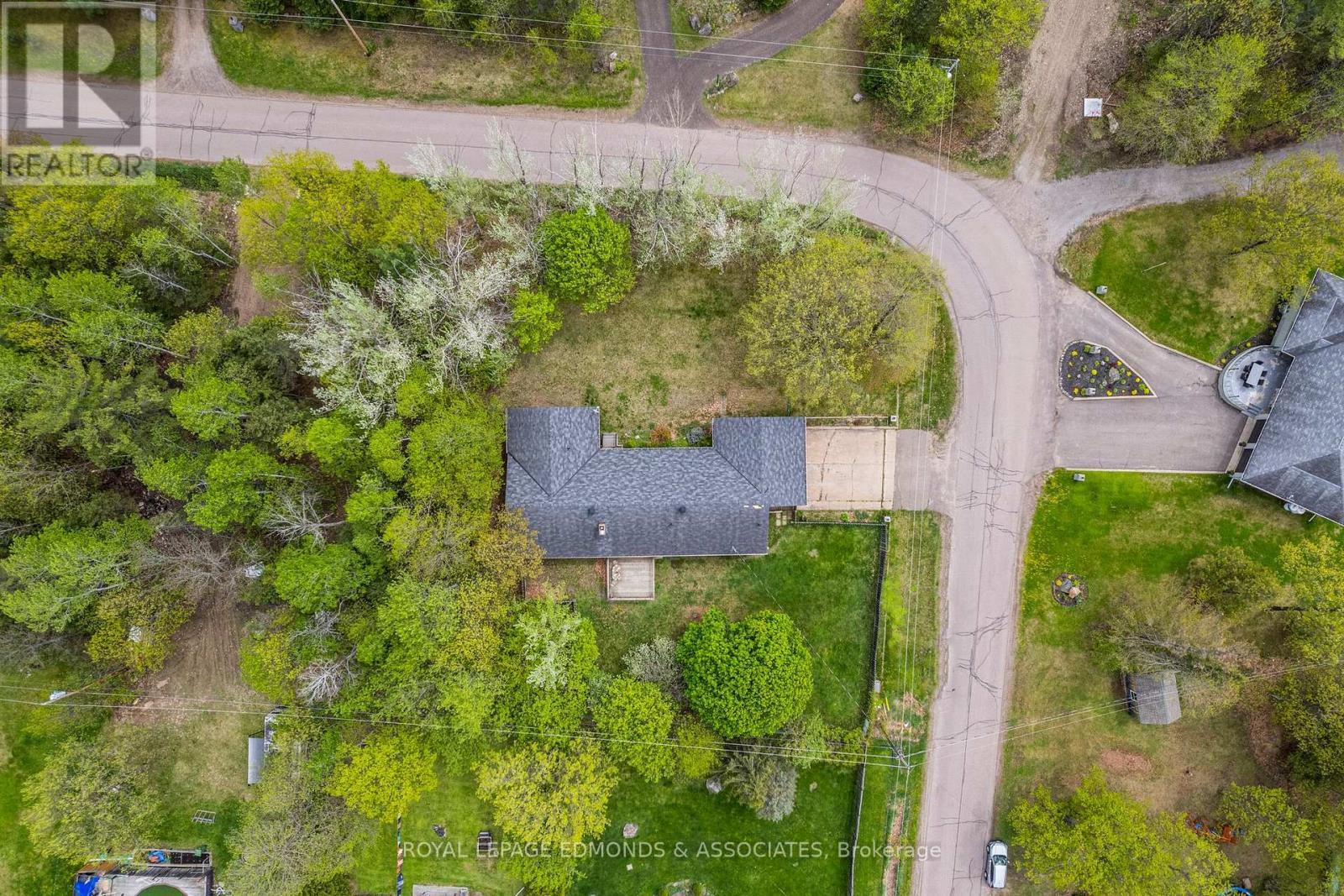 












23 EILEEN STREET

,
Laurentian Valley,




Ontario
K8A6W2


