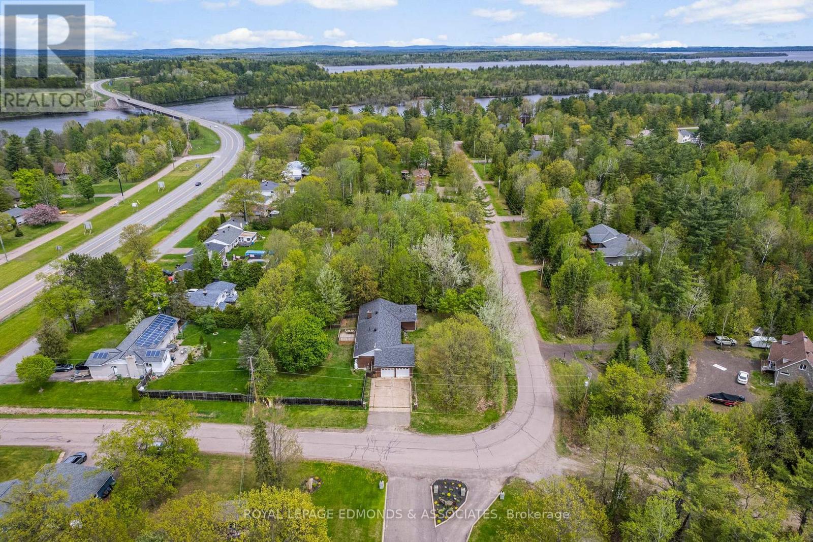 












23 EILEEN STREET

,
Laurentian Valley,




Ontario
K8A6W2

