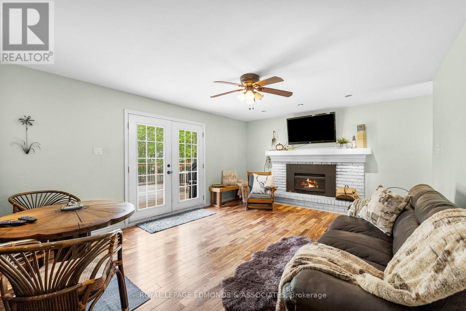 












23 EILEEN STREET

,
Laurentian Valley,




Ontario
K8A6W2

