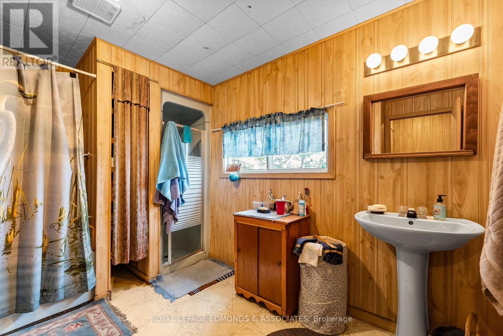












769 ROCK POINT LANE

,
Killaloe, Hagarty and Richards,




Ontario
K0J2A0

