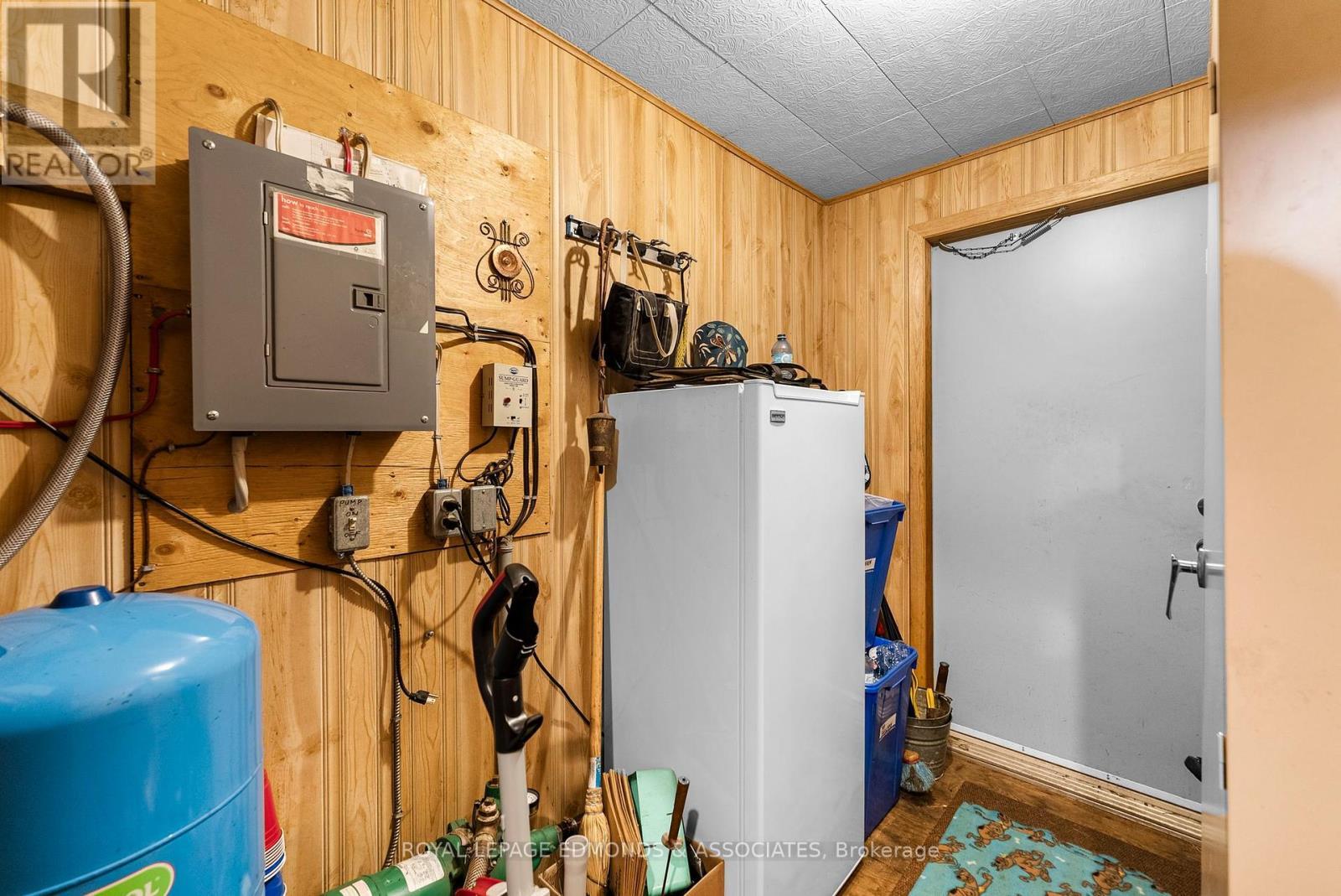 












769 ROCK POINT LANE

,
Killaloe, Hagarty and Richards,




Ontario
K0J2A0

