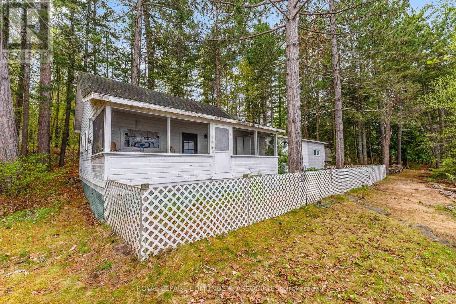 












769 ROCK POINT LANE

,
Killaloe, Hagarty and Richards,




Ontario
K0J2A0

