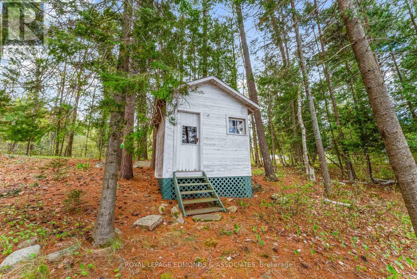 












769 ROCK POINT LANE

,
Killaloe, Hagarty and Richards,




Ontario
K0J2A0

