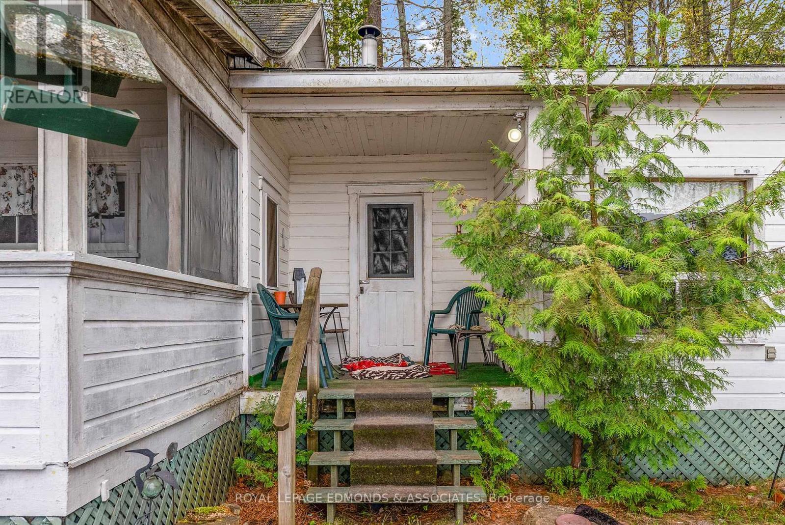 












769 ROCK POINT LANE

,
Killaloe, Hagarty and Richards,




Ontario
K0J2A0

