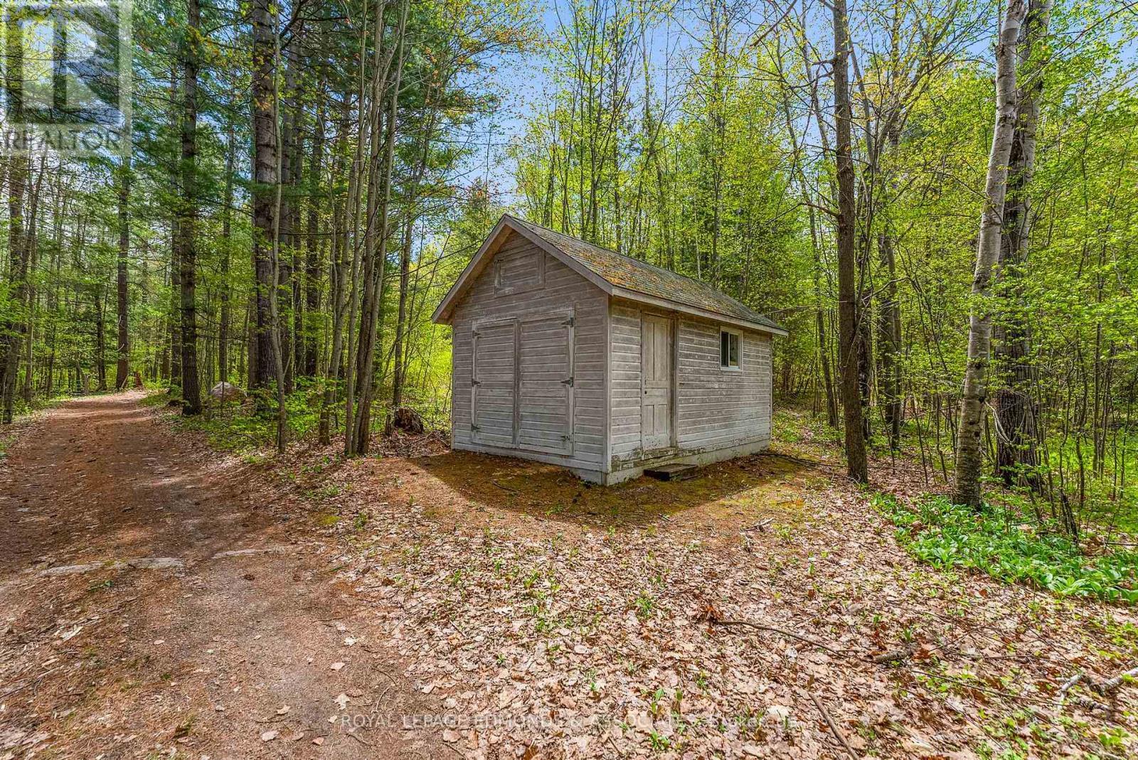 












769 ROCK POINT LANE

,
Killaloe, Hagarty and Richards,




Ontario
K0J2A0

