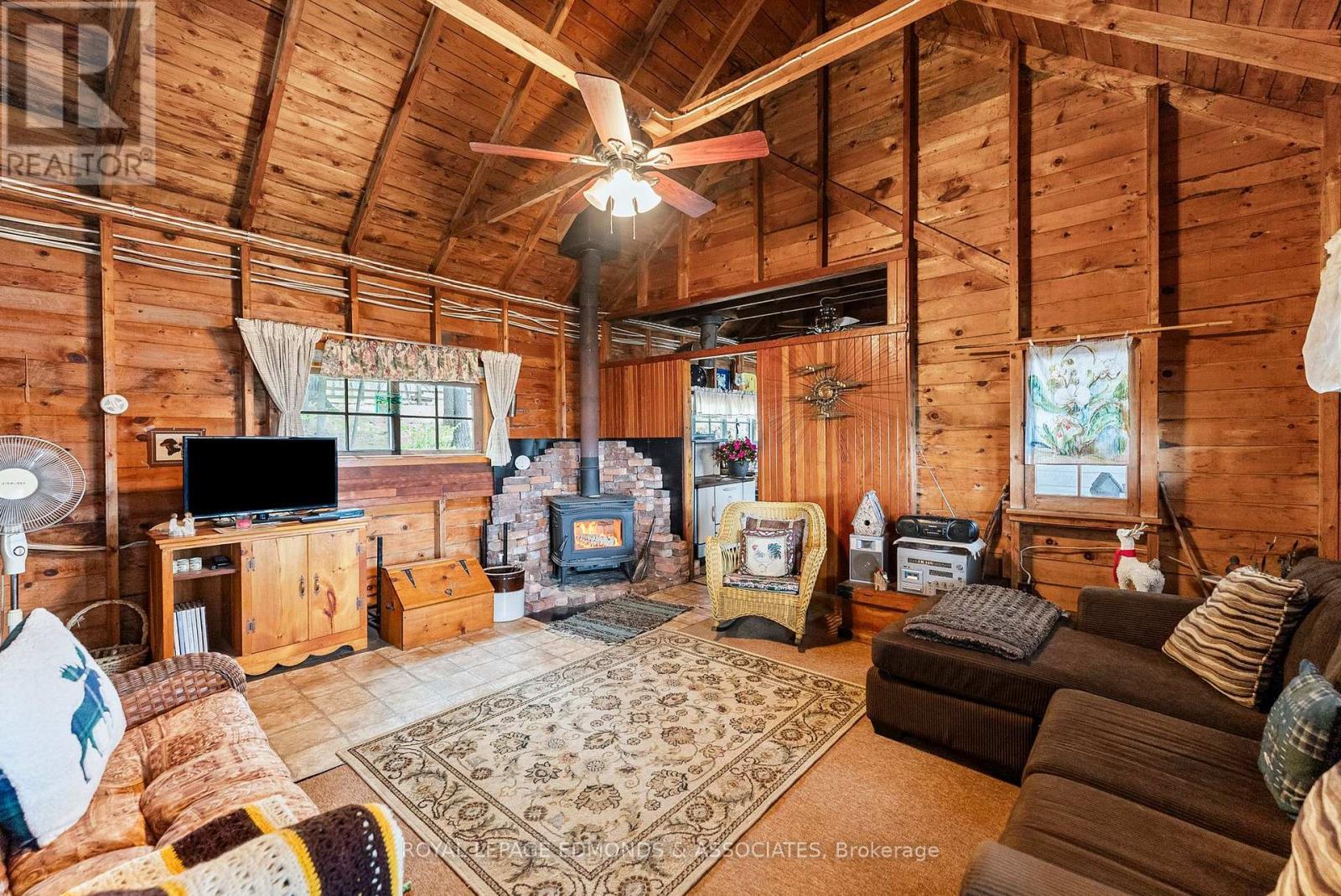 












769 ROCK POINT LANE

,
Killaloe, Hagarty and Richards,




Ontario
K0J2A0


