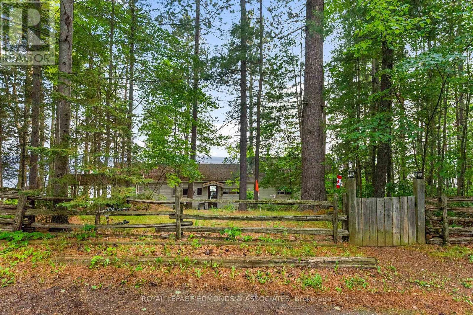 












769 ROCK POINT LANE

,
Killaloe, Hagarty and Richards,




Ontario
K0J2A0


