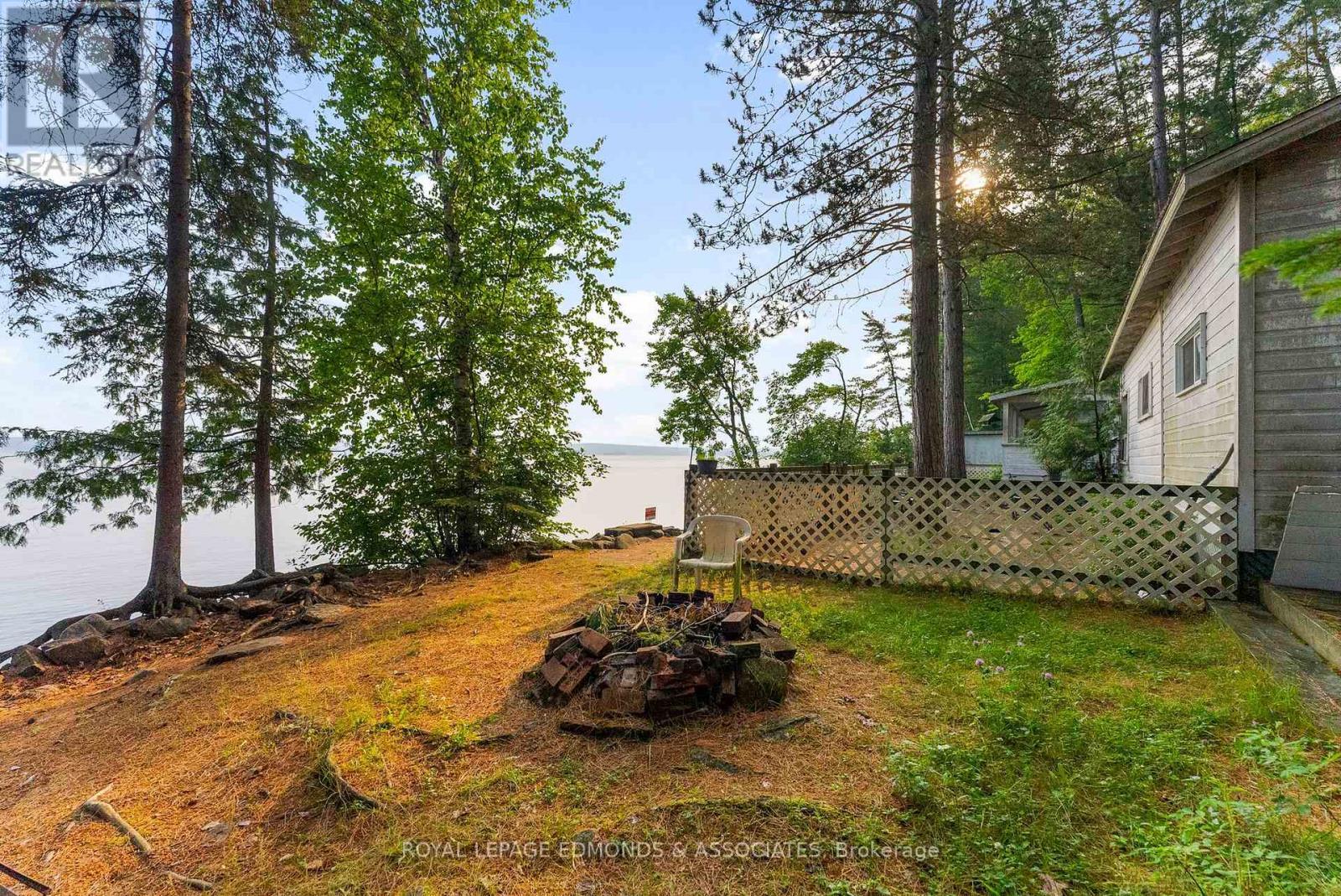 












769 ROCK POINT LANE

,
Killaloe, Hagarty and Richards,




Ontario
K0J2A0

