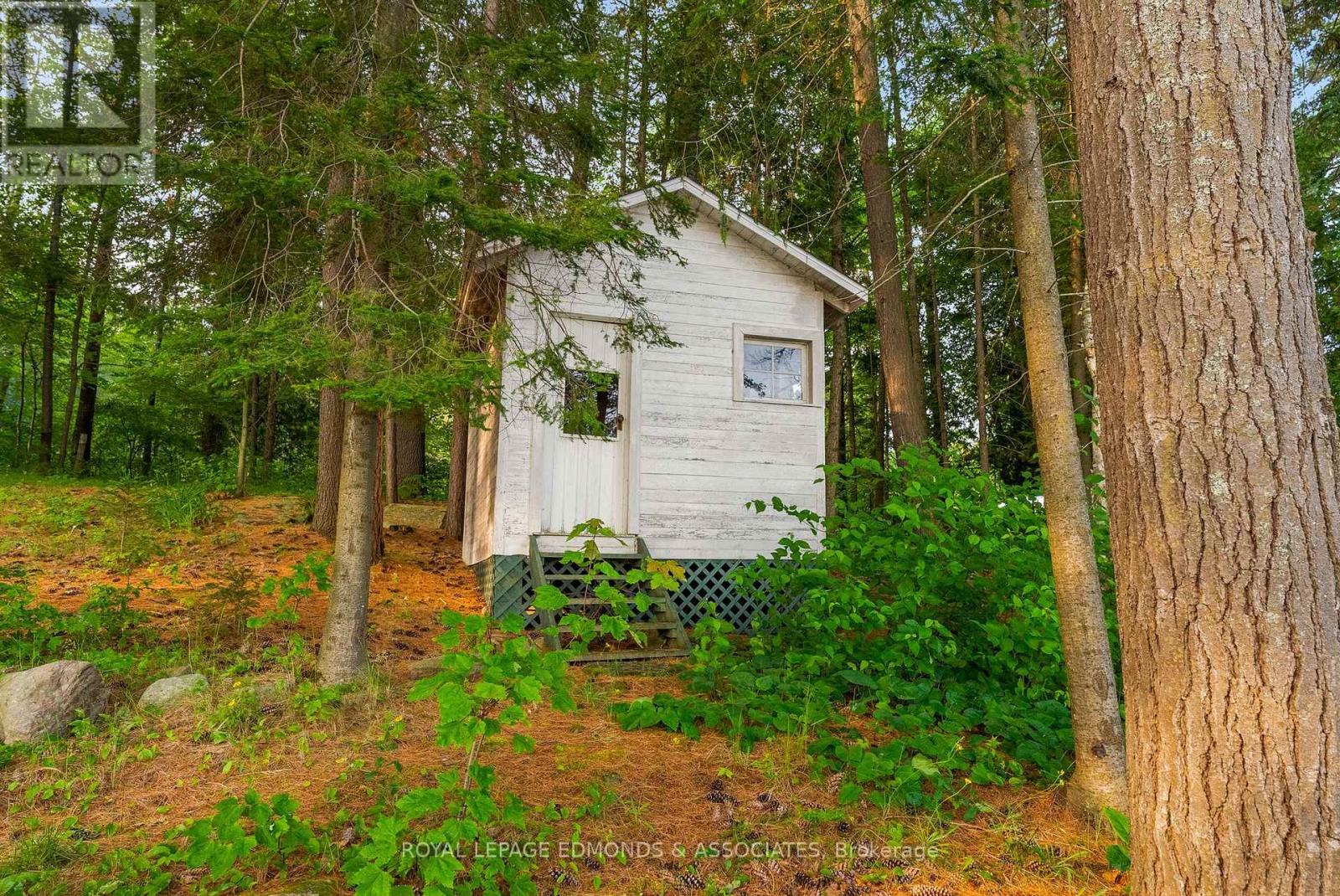 












769 ROCK POINT LANE

,
Killaloe, Hagarty and Richards,




Ontario
K0J2A0


