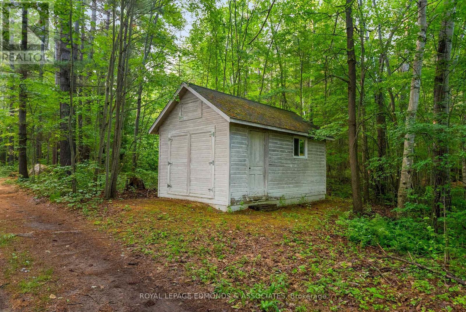 












769 ROCK POINT LANE

,
Killaloe, Hagarty and Richards,




Ontario
K0J2A0

