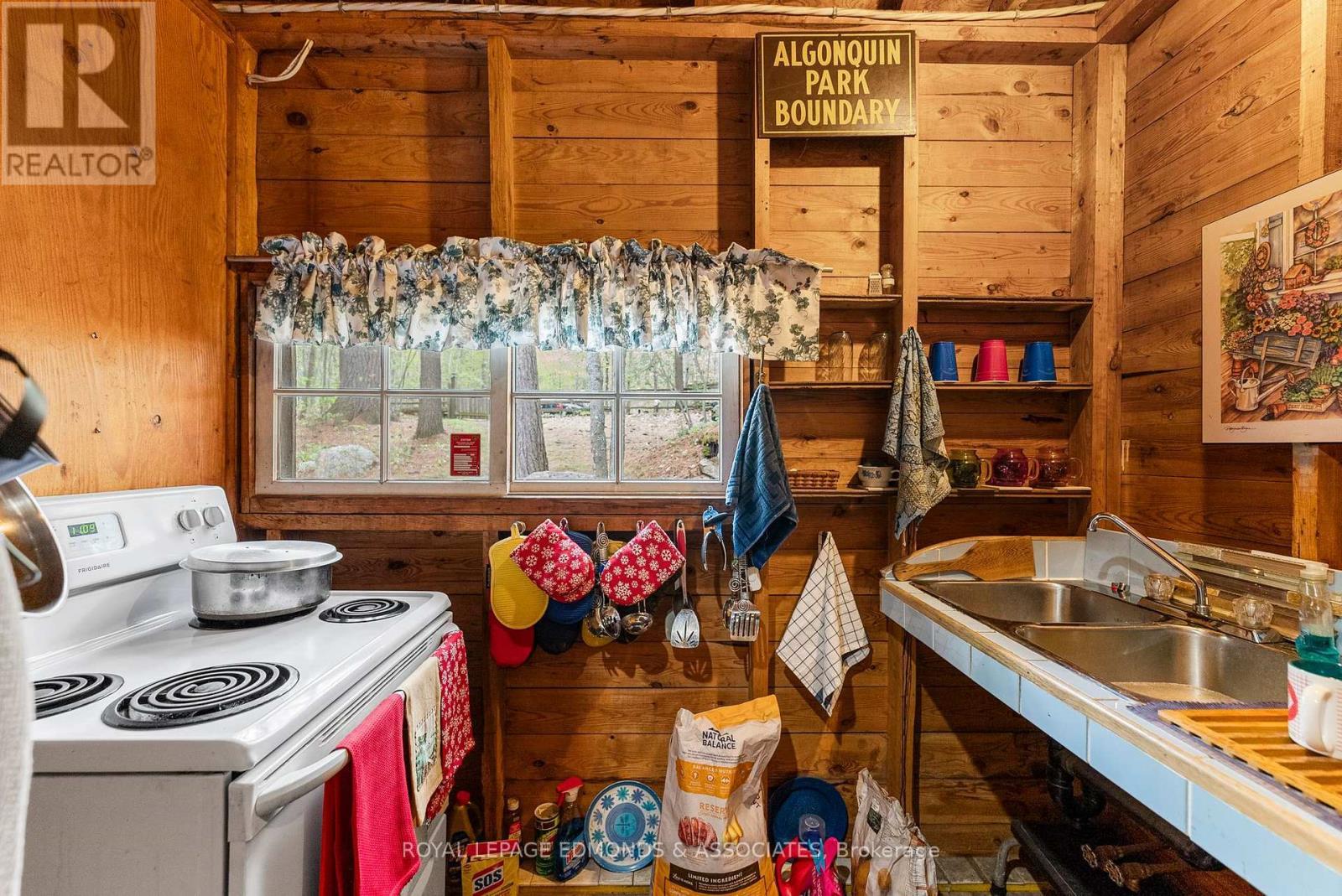 












769 ROCK POINT LANE

,
Killaloe, Hagarty and Richards,




Ontario
K0J2A0


