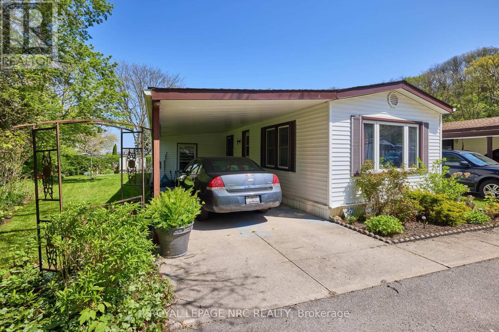 












240 - 23 FOUR MILE CREEK ROAD

,
Niagara-on-the-Lake (St. Davids),




Ontario
L0S1J1

