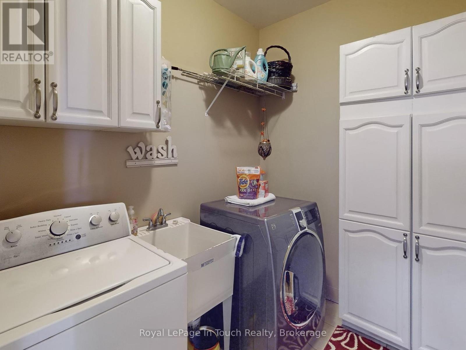 












122 TROUT LANE

,
Tiny,




Ontario
L9M0J1

