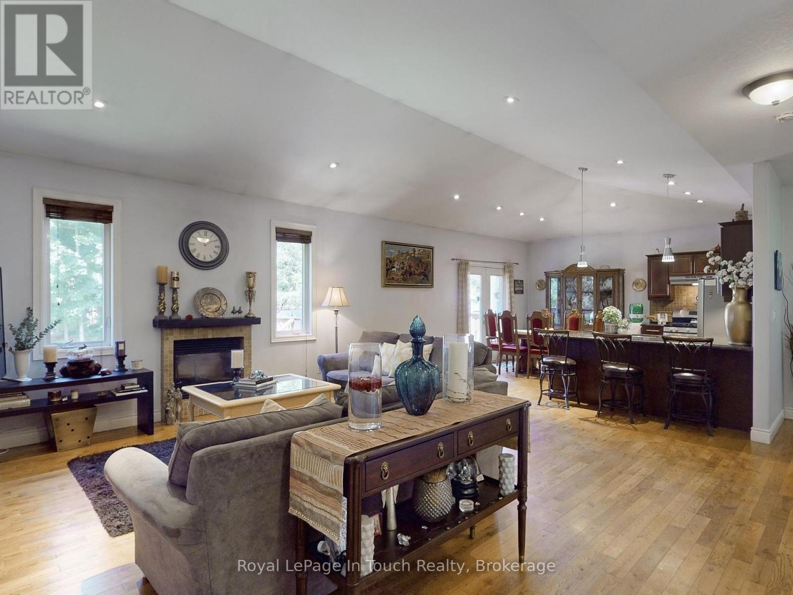 












122 TROUT LANE

,
Tiny,




Ontario
L9M0J1

