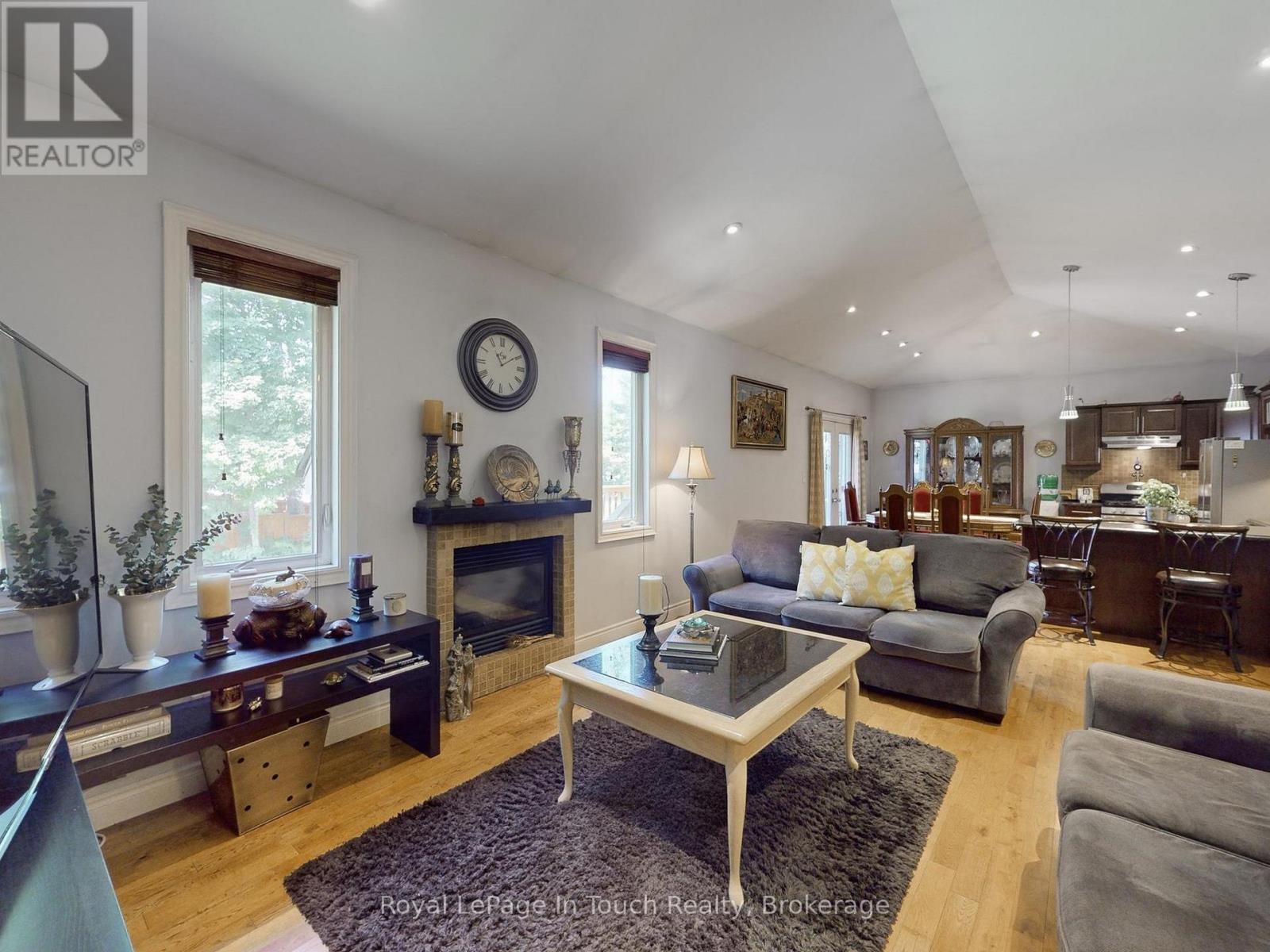












122 TROUT LANE

,
Tiny,




Ontario
L9M0J1


