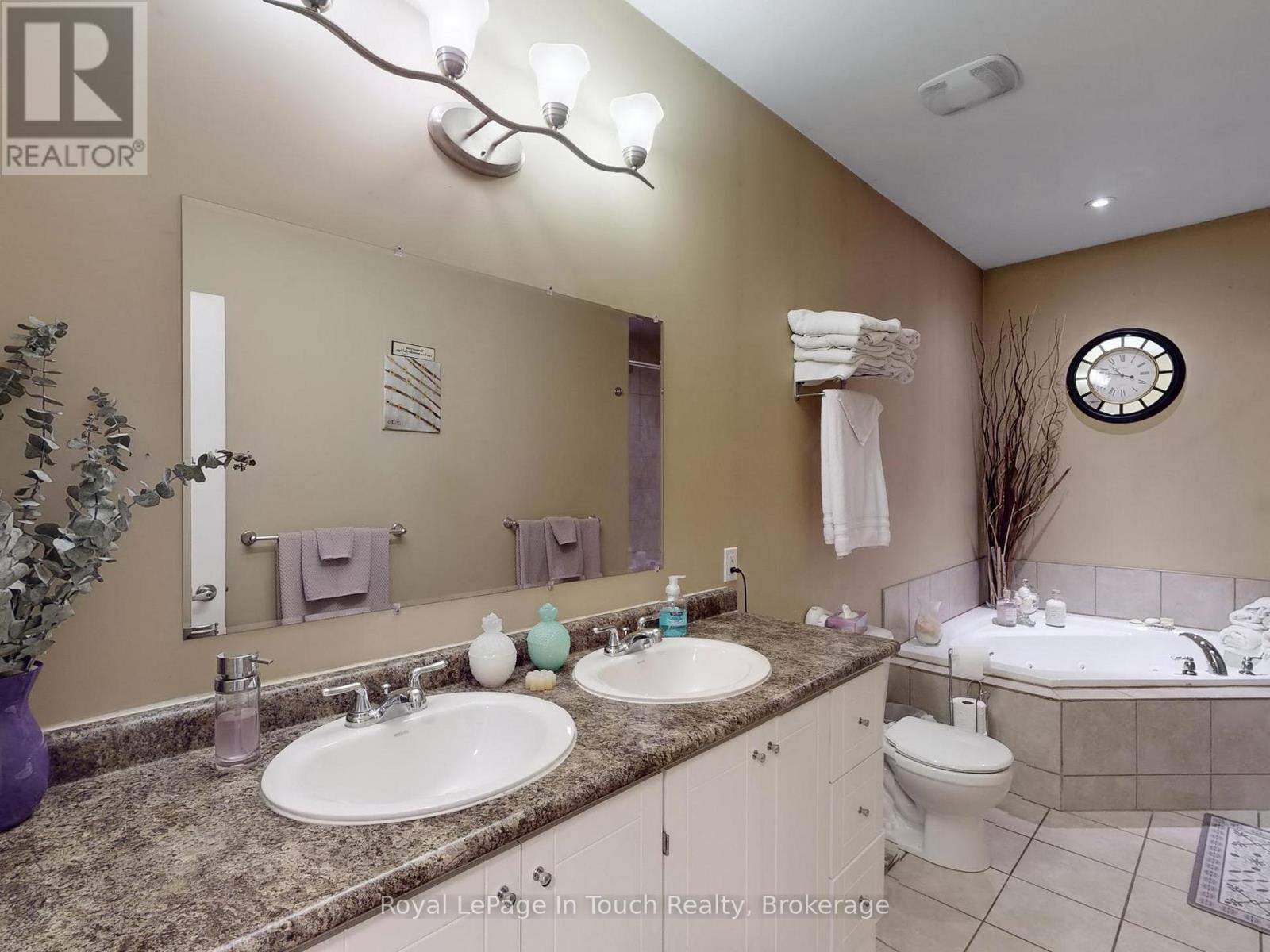 












122 TROUT LANE

,
Tiny,




Ontario
L9M0J1

