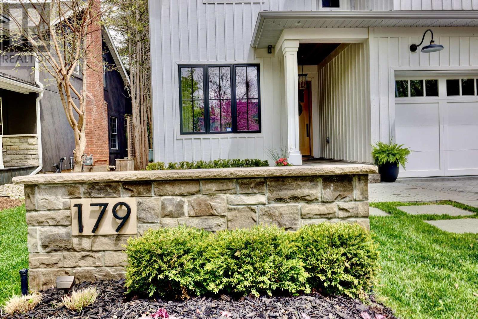 












179 DOUGLAS AVENUE

,
Oakville,




Ontario
L6J3R9

