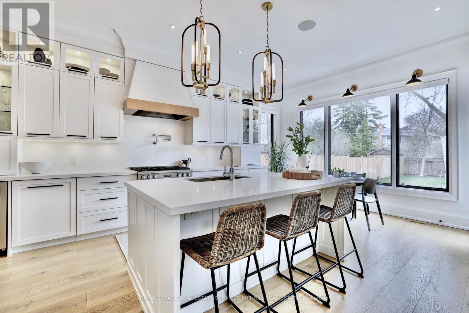 












179 DOUGLAS AVENUE

,
Oakville,




Ontario
L6J3R9

