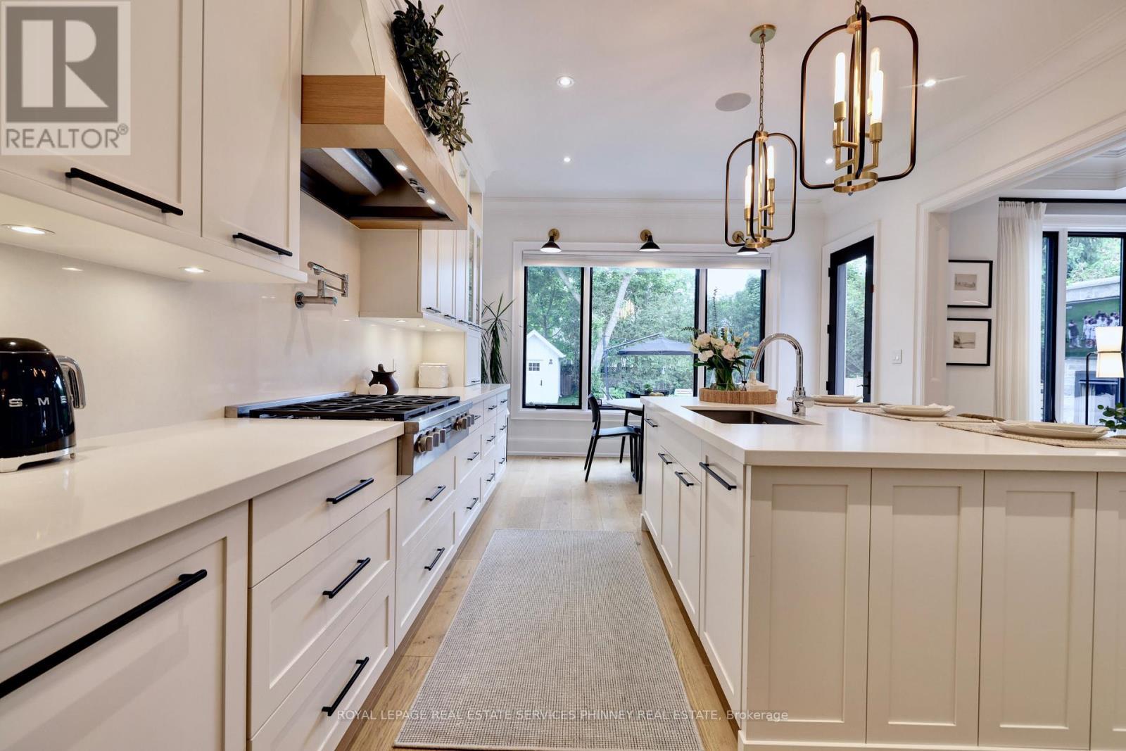 












179 DOUGLAS AVENUE

,
Oakville,




Ontario
L6J3R9

