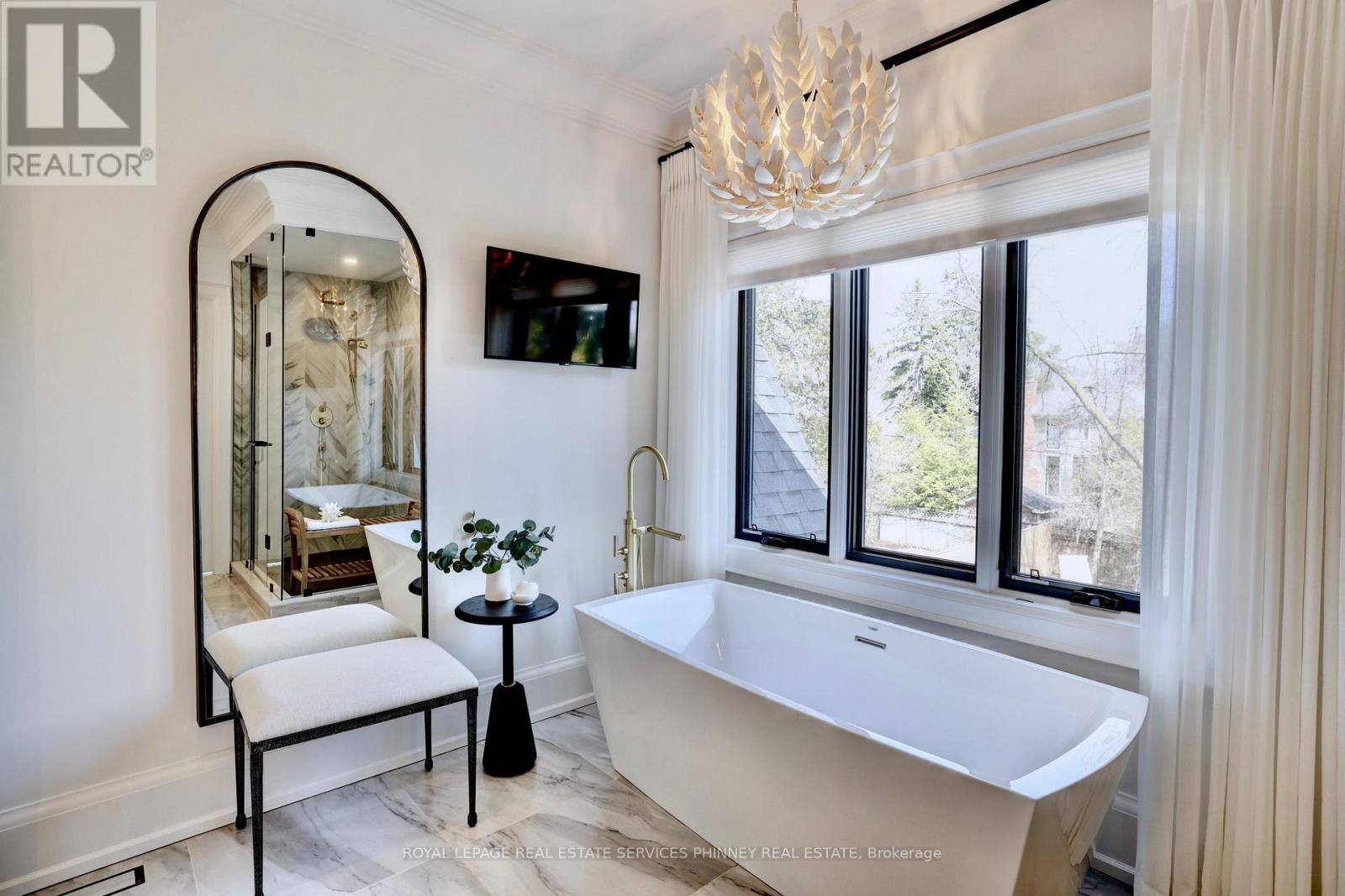 












179 DOUGLAS AVENUE

,
Oakville,




Ontario
L6J3R9


