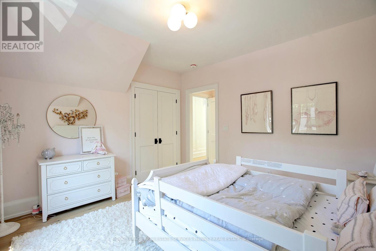 












179 DOUGLAS AVENUE

,
Oakville,




Ontario
L6J3R9

