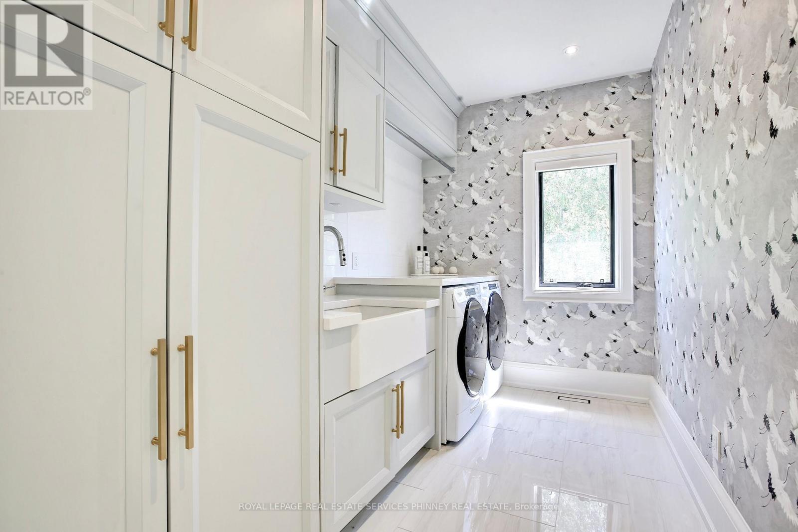 












179 DOUGLAS AVENUE

,
Oakville,




Ontario
L6J3R9

