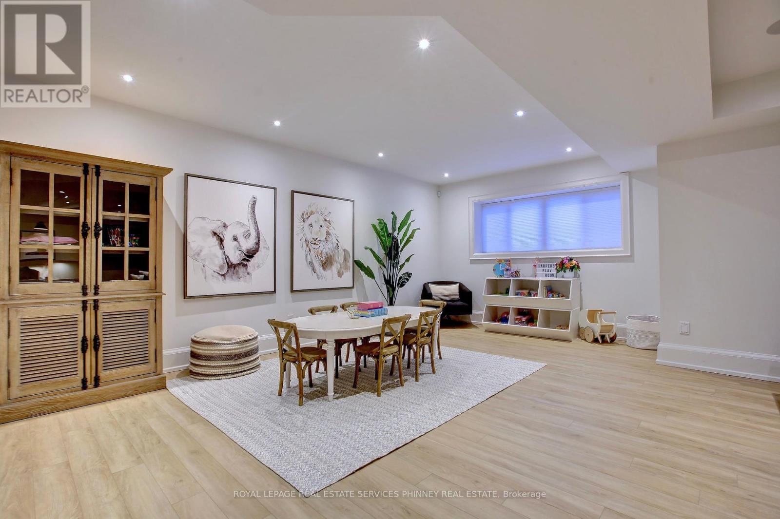 












179 DOUGLAS AVENUE

,
Oakville,




Ontario
L6J3R9

