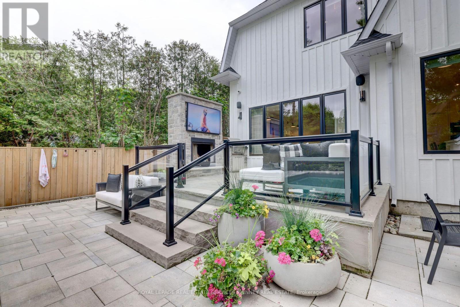 












179 DOUGLAS AVENUE

,
Oakville,




Ontario
L6J3R9

