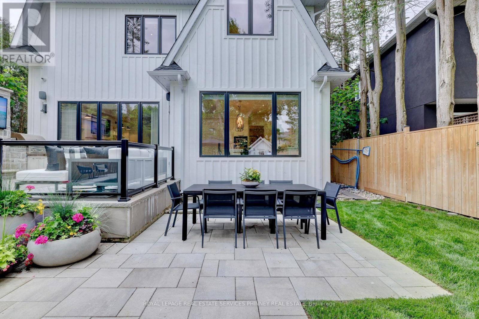 












179 DOUGLAS AVENUE

,
Oakville,




Ontario
L6J3R9

