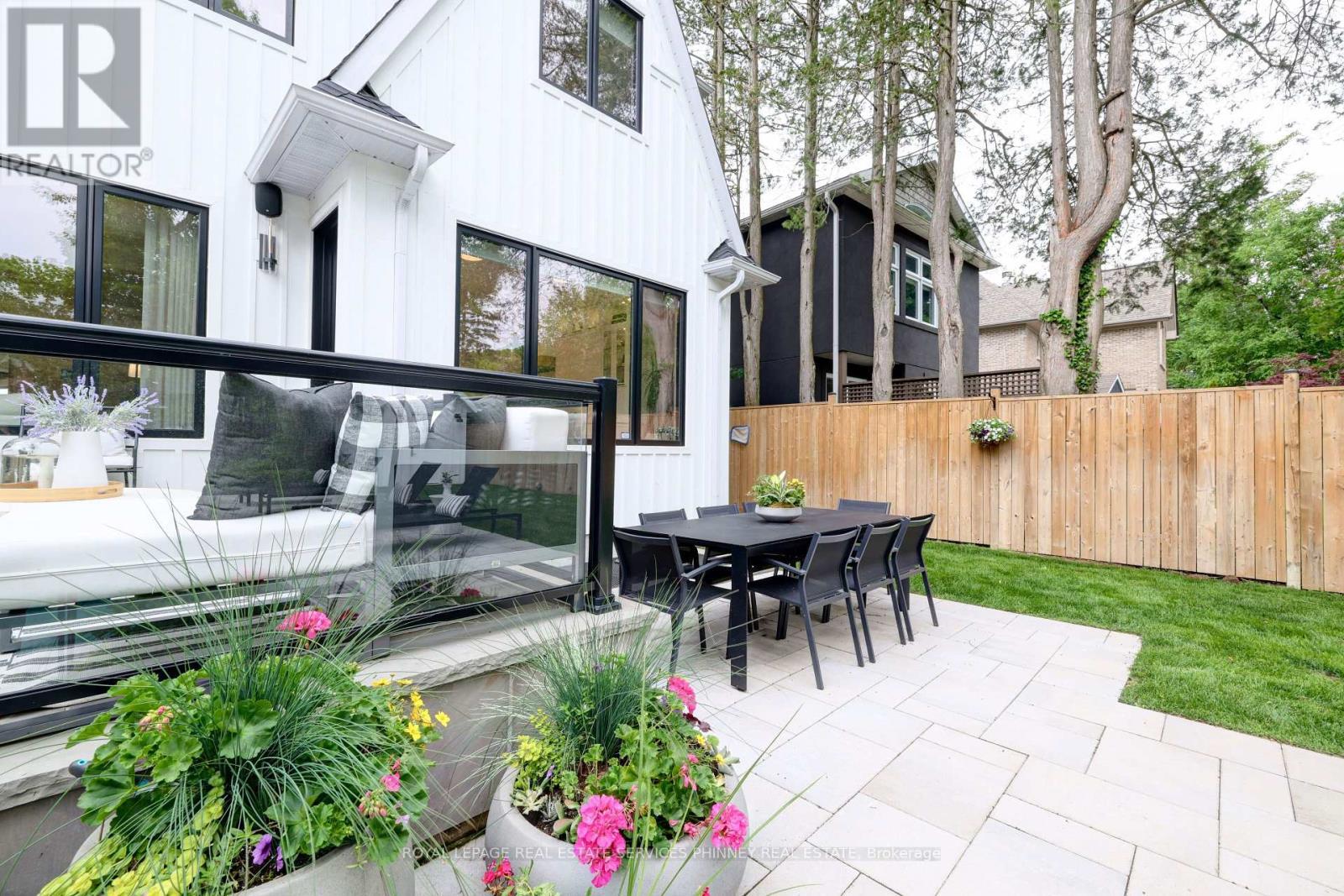 












179 DOUGLAS AVENUE

,
Oakville,




Ontario
L6J3R9

