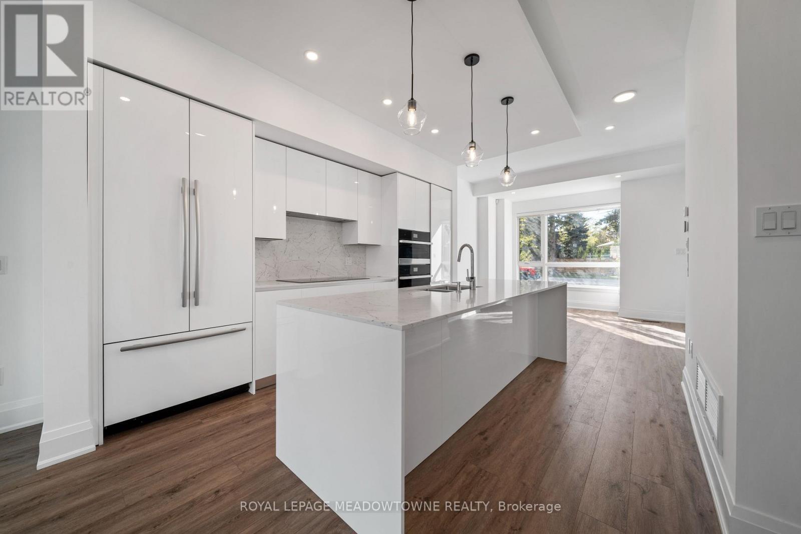 












121 HIGH STREET W

,
Mississauga,




Ontario
L5H1K4

