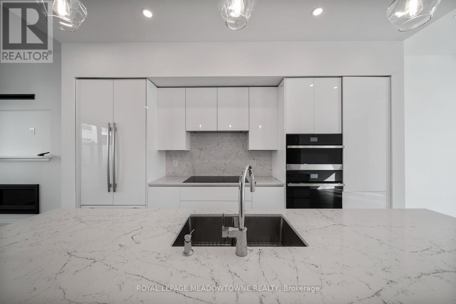 












121 HIGH STREET W

,
Mississauga,




Ontario
L5H1K4

