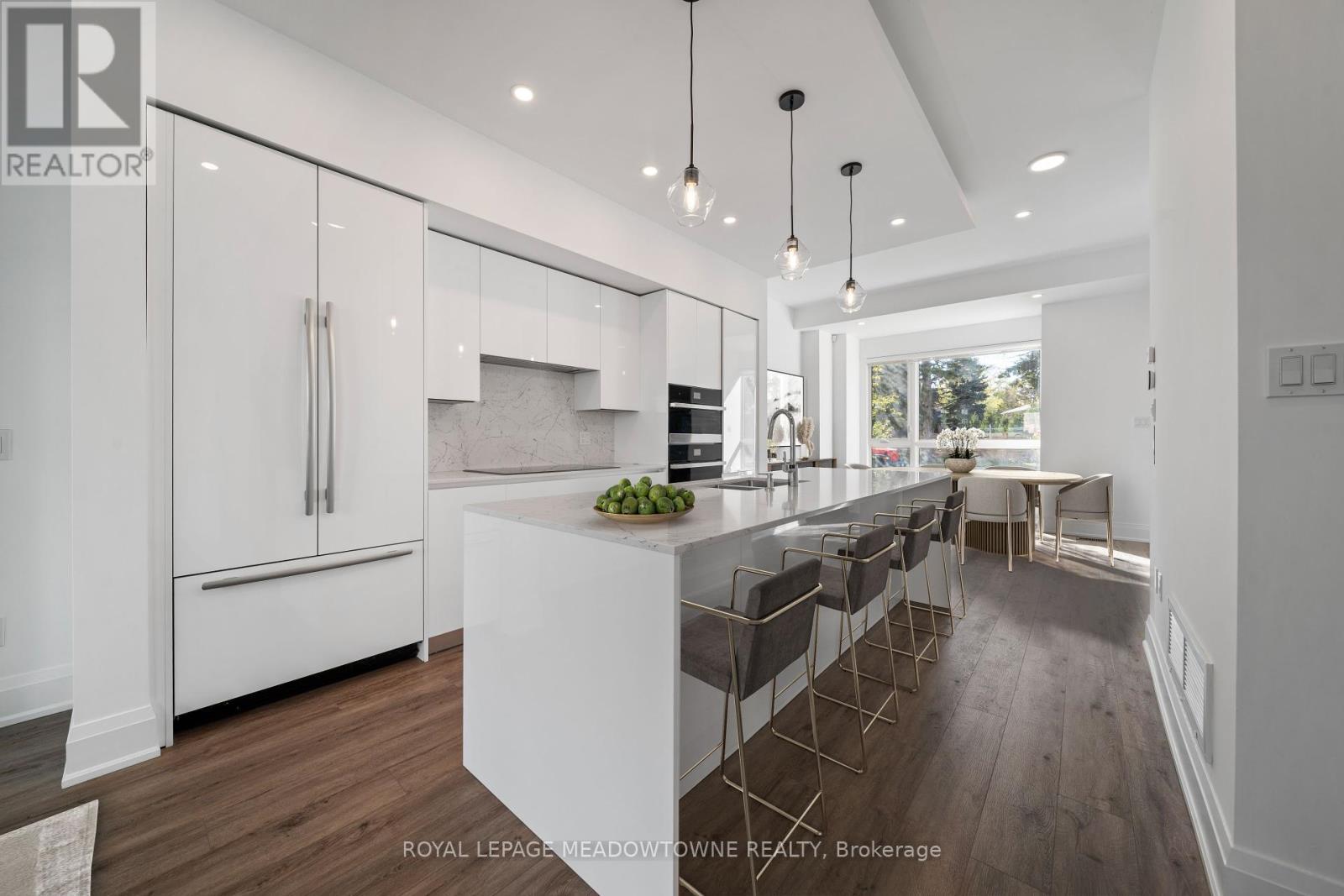 












121 HIGH STREET W

,
Mississauga,




Ontario
L5H1K4


